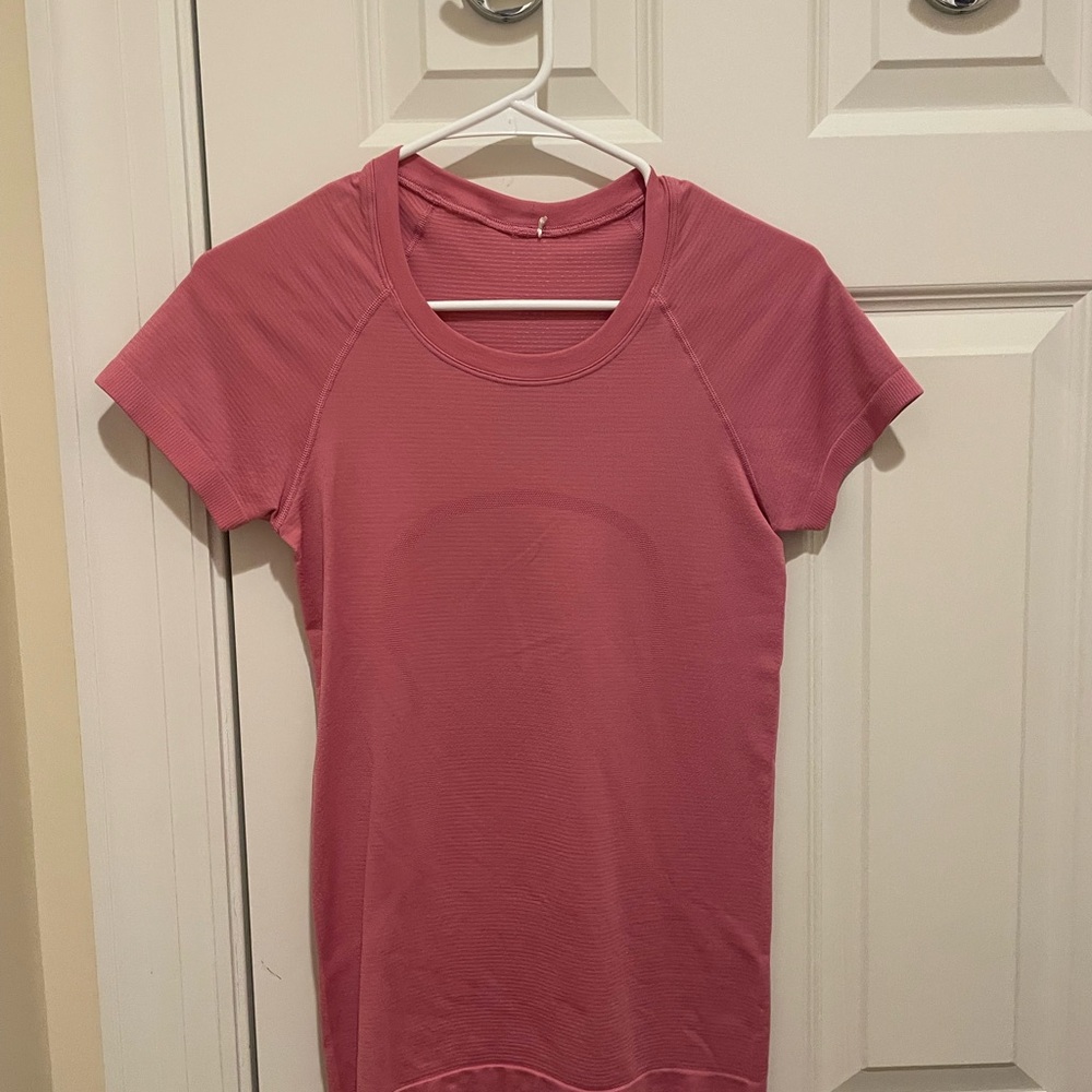 Lululemon Swiftly Tech pink